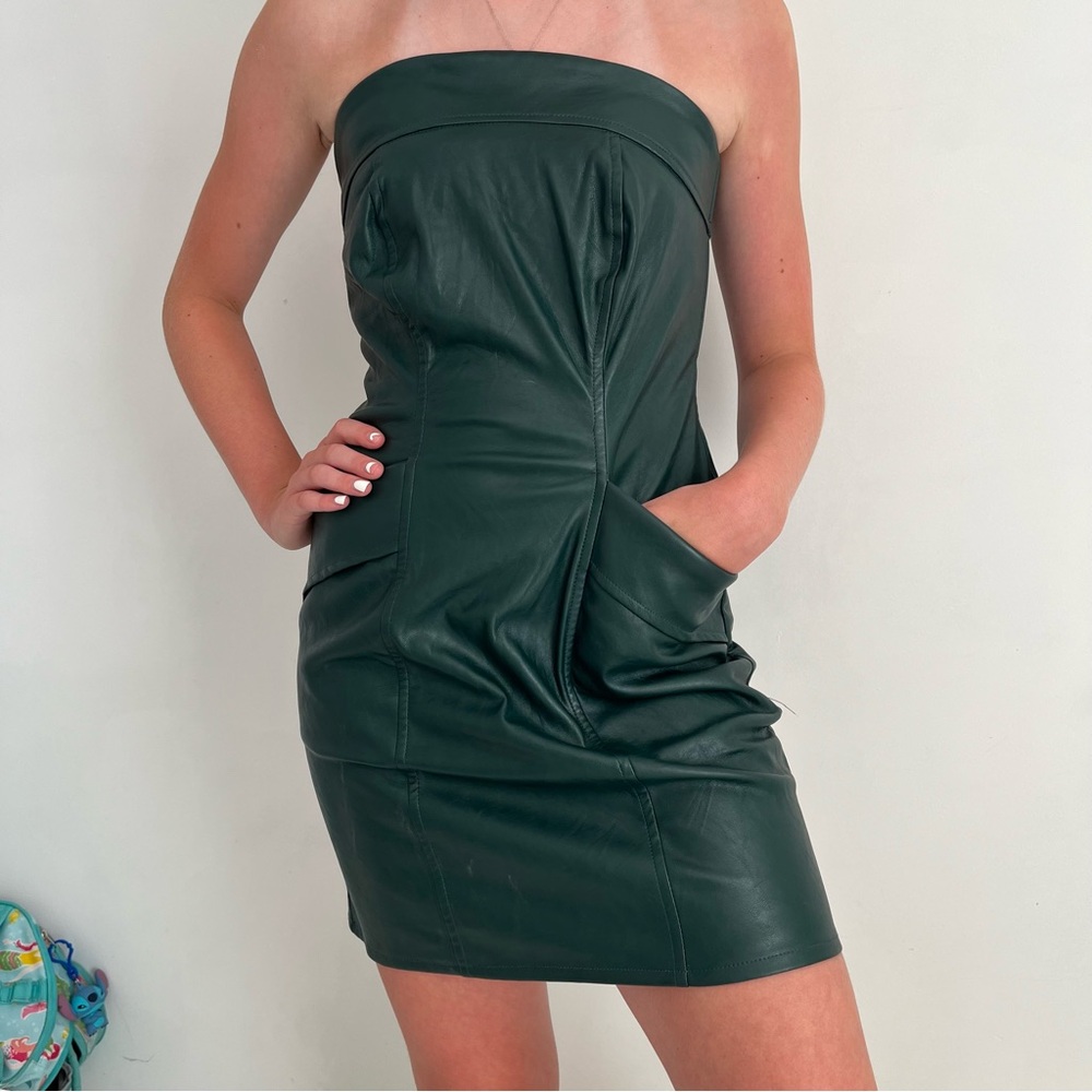 NWT KENDALL + KYLIE STRAPLESS DRESS